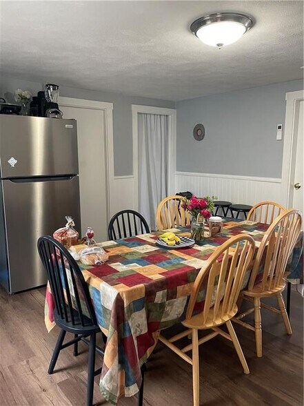 Building Photo - 12 Third School St