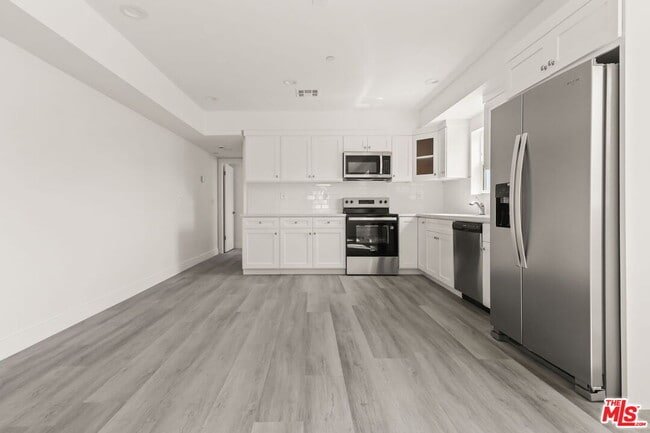 Building Photo - 2938 West Blvd