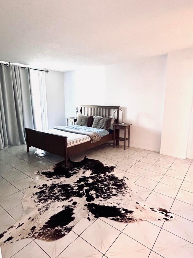 Building Photo - 1849 S Ocean Dr