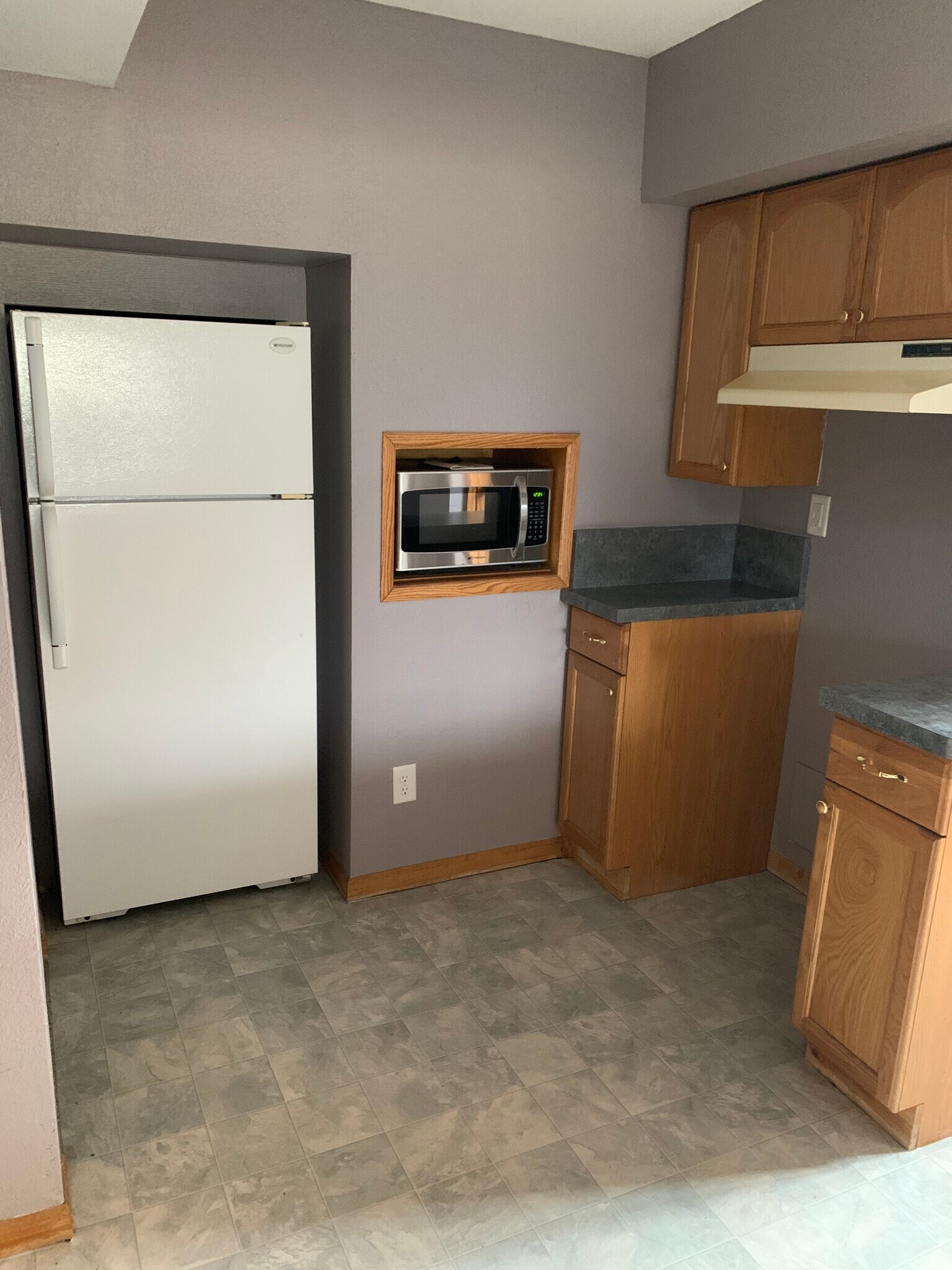 Building Photo - 2237 Hampshire Ave S