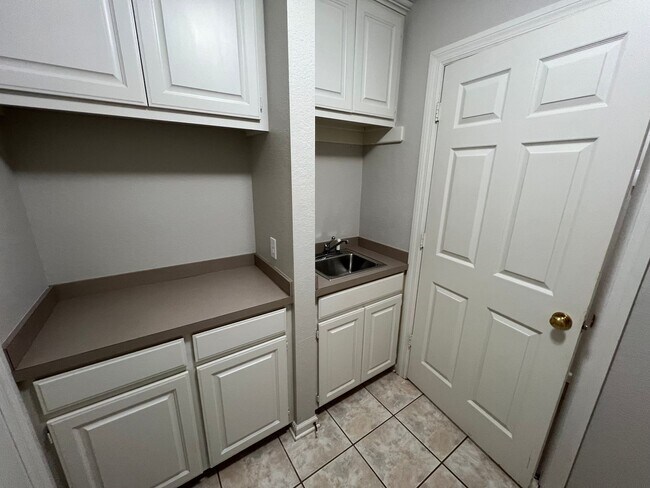 Building Photo - 2212 SW 93rd St