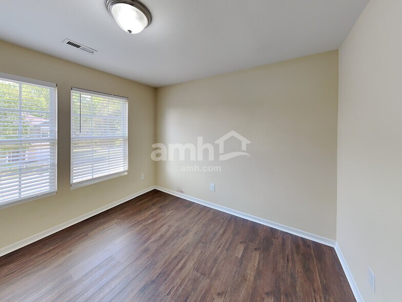 Building Photo - 227 Morning Dew Dr