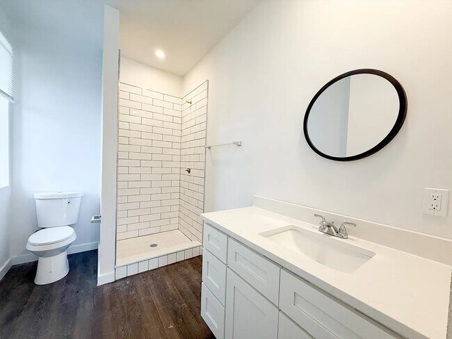Building Photo - 71 Perrin St