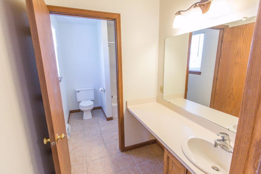 Grooming area - 288 Meadowcreek Dr