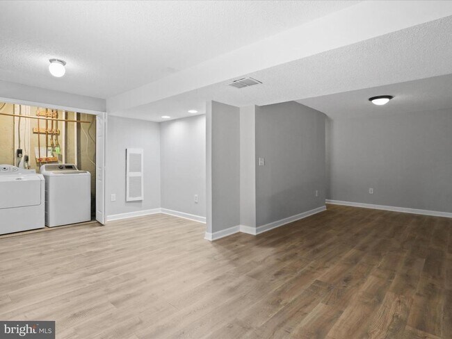 Building Photo - 6014 Martins Landing Ln