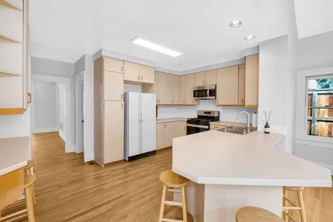 Building Photo - 1036 S Race St