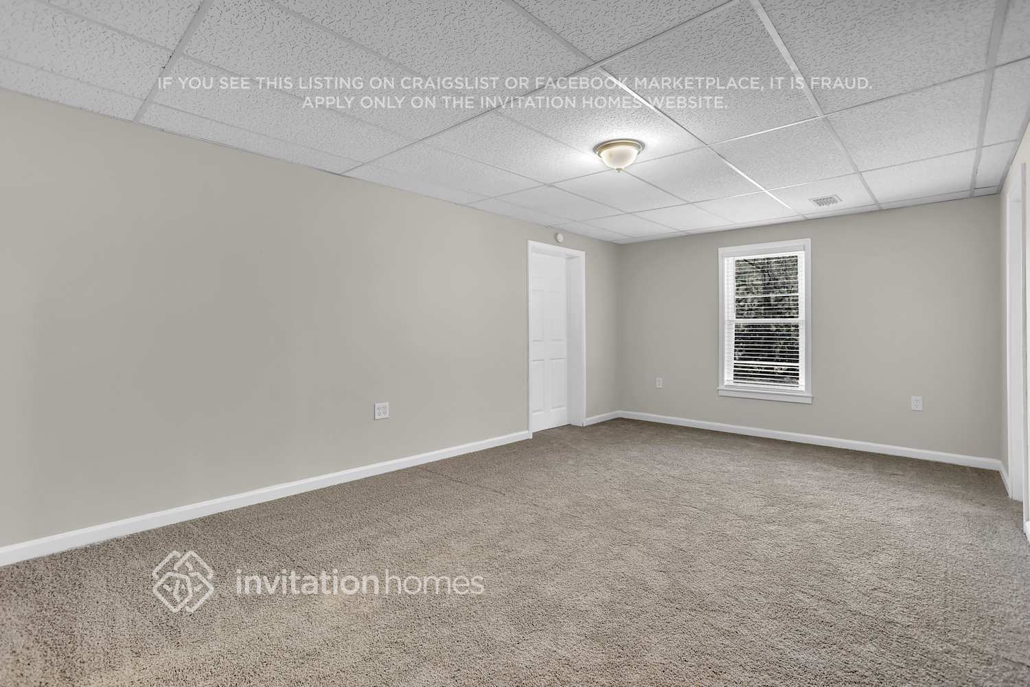 Building Photo - 1810 Collines Ave