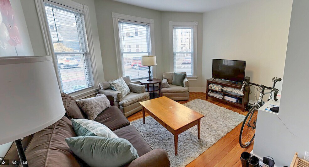 Primary Photo - 103 Marion St