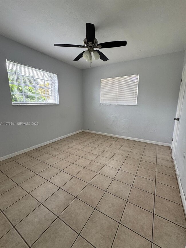 Building Photo - 16981 NE 8th Ct