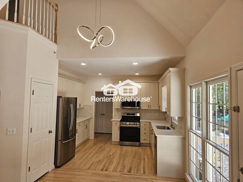 Building Photo - 2530 Wellsley Ln