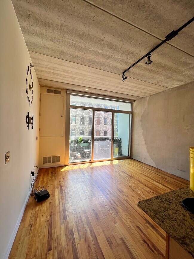 Building Photo - 630 N Franklin St