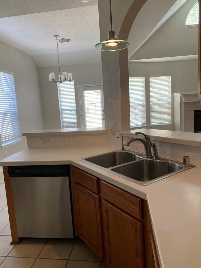 Building Photo - 2111 Emerald Cove Dr