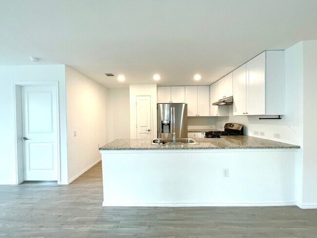 Building Photo - 615 Bean Bnd