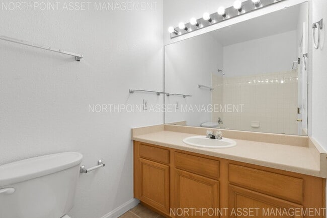 Building Photo - Beautiful 2 beds 2.5 baths in Brighton!