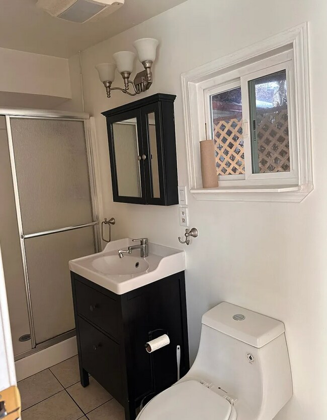 Building Photo - Spacious & Convenient Home Near Downtown Seattle & Sea-Tac