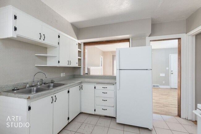 Building Photo - 28th Duplex