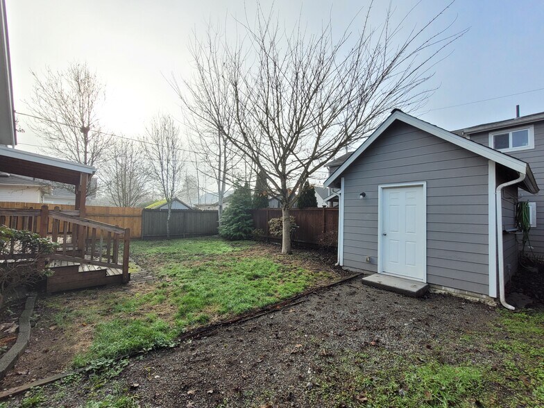 Storage shed in backyard - 2506 State St