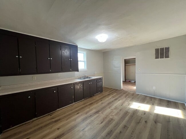 Building Photo - 3 Bedroom House on the edge of FD $950