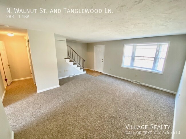 Building Photo - Spacious END-UNIT 3-BR Townhome in Dallast...