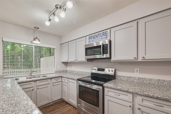 Building Photo - 2425 W Settler's Way