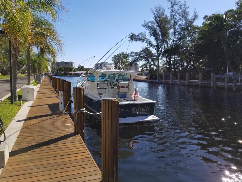 Building Photo - 6207 Bay Club Dr