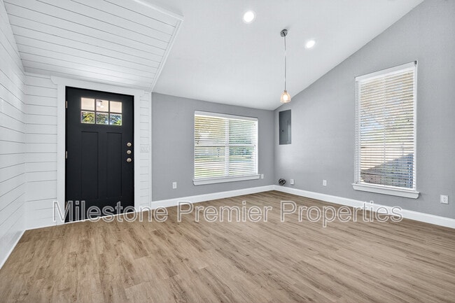 Building Photo - 1803 W Hull St