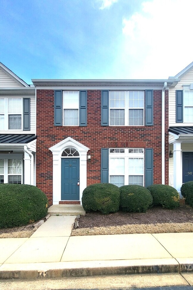 Building Photo - Two Bedroom Townhouse for Rent with Two We...