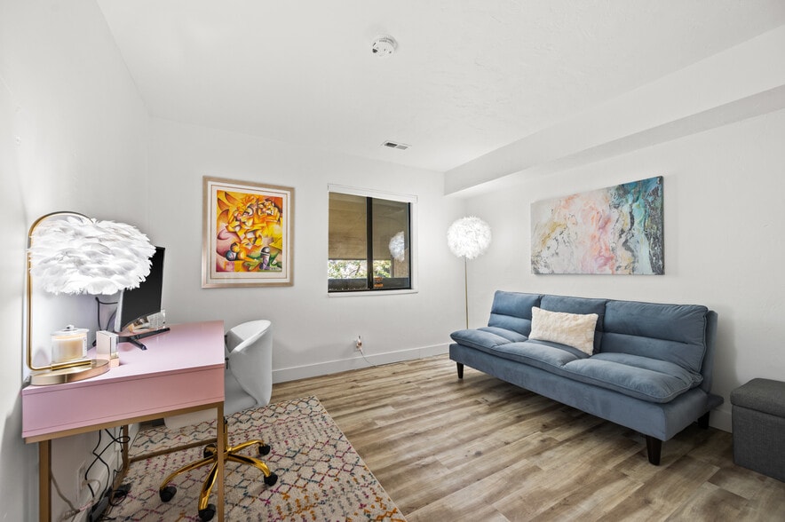 Building Photo - 9189 S Jefferson Pl