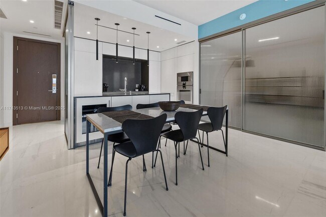 Building Photo - 300 Biscayne Blvd Way