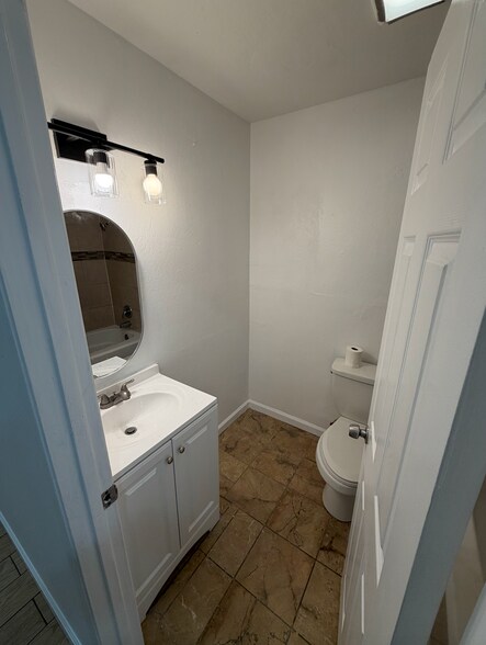 Building Photo - 1816 Lincoln Blvd