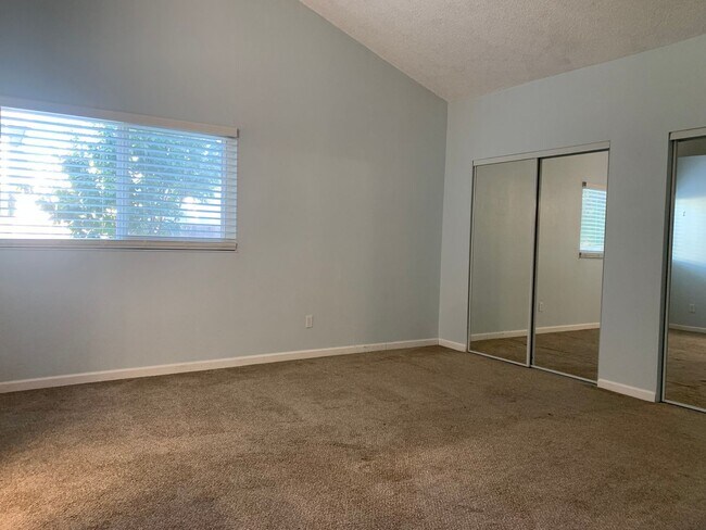 Building Photo - Beautifully Maintained Fairfield Home is A...