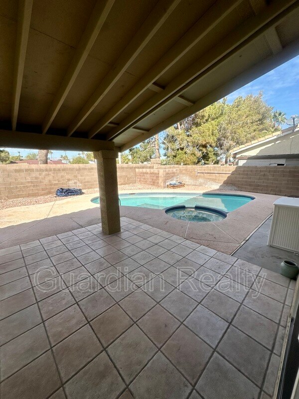 Building Photo - 275 Adorno Dr