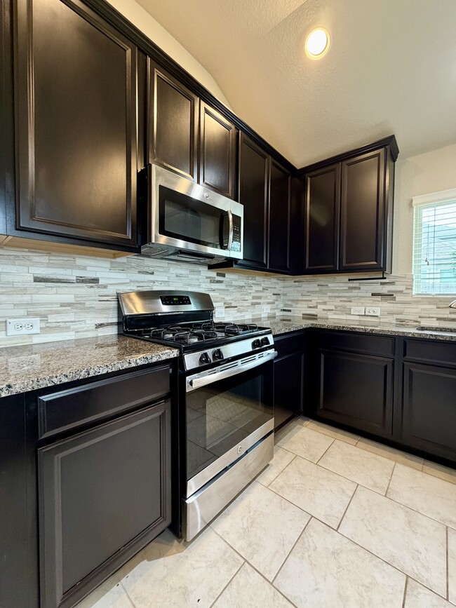 Building Photo - 646 Ridge Lawn Dr
