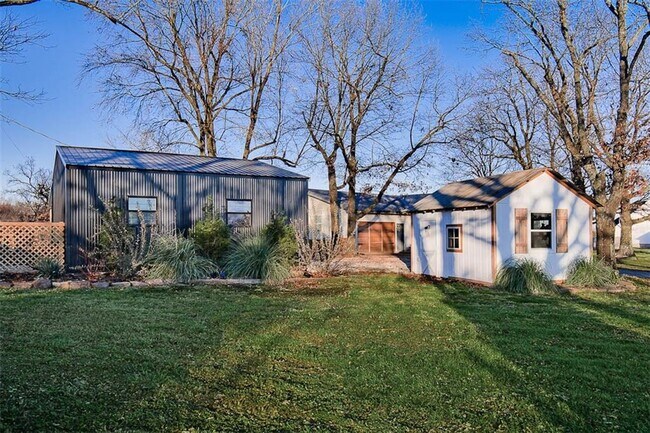 Building Photo - 9940 Kitty Rd