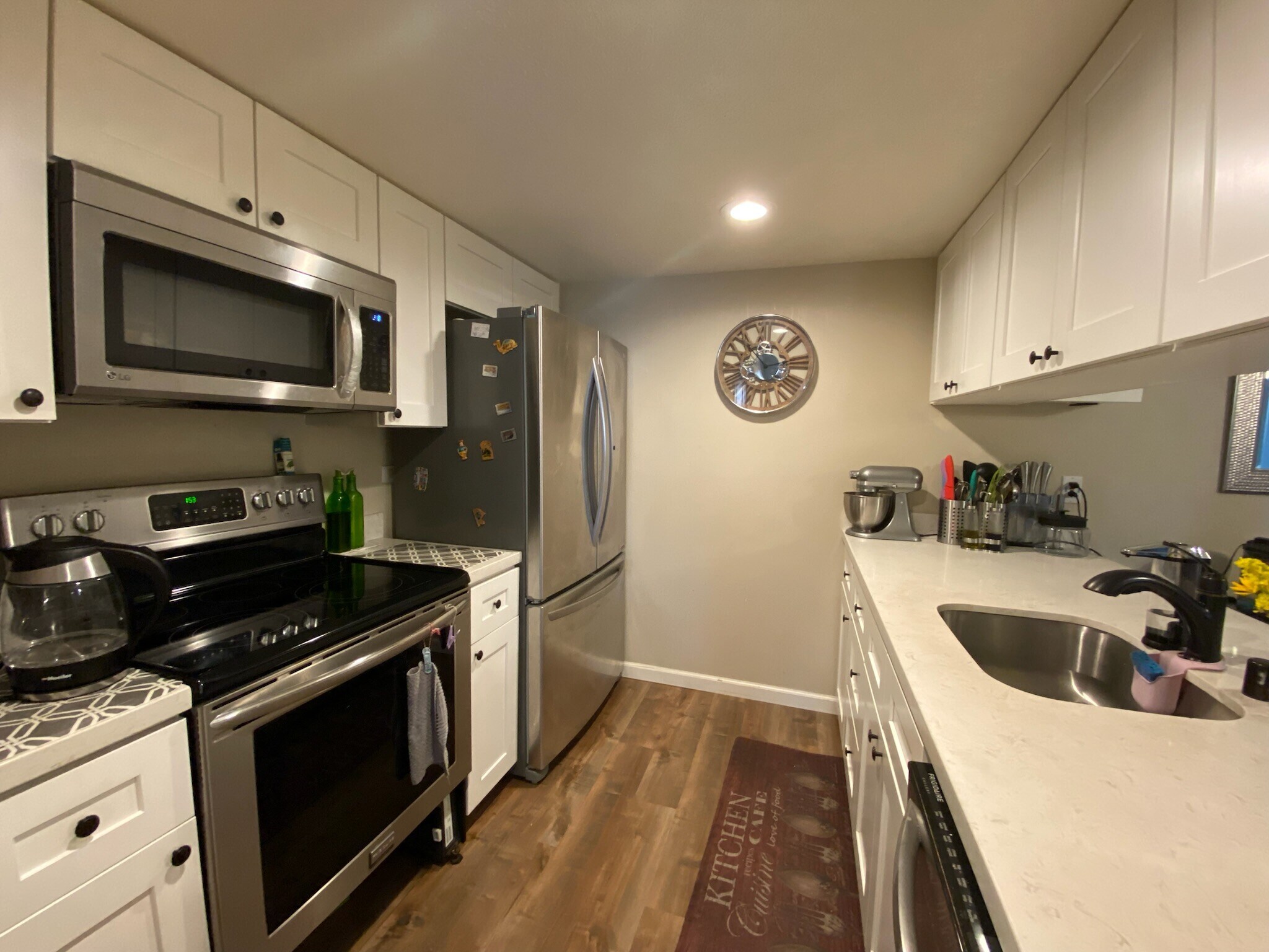 Building Photo - 5484 Roundtree Dr