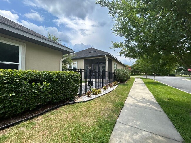 Building Photo - Elegant 3/2 in Oakmont