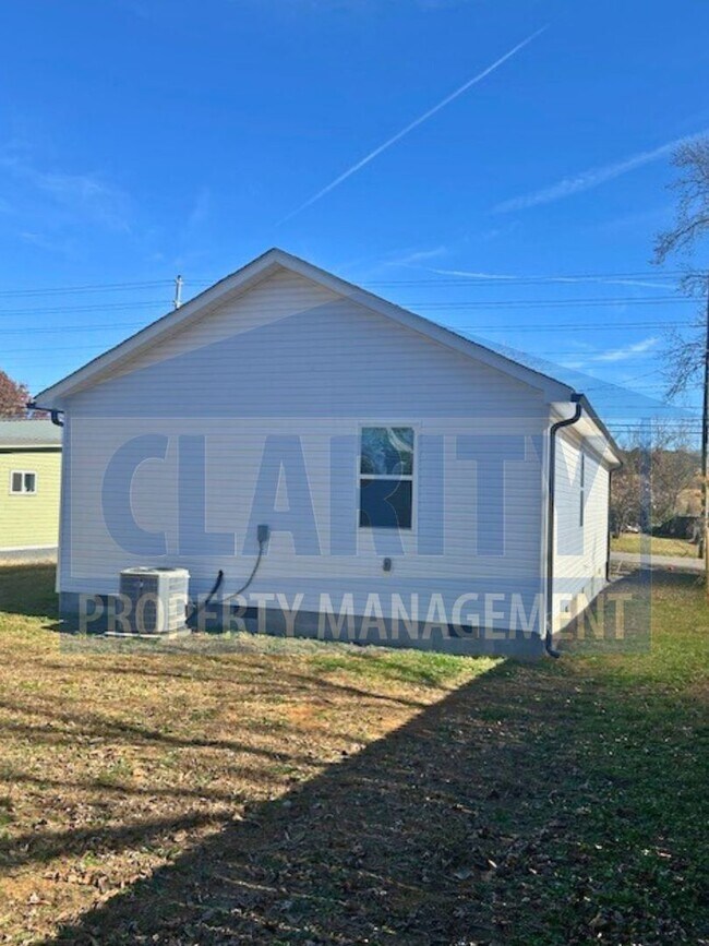 Building Photo - *Brand New* 3 bedroom home!