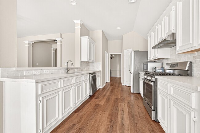 Building Photo - 22523 Cascade Springs Dr