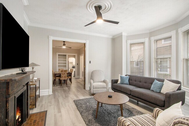 Building Photo - $1495 Tastefully furnished 1BR Apartment |...