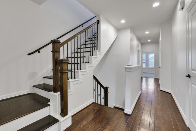 Building Photo - 12 Tassia Ln