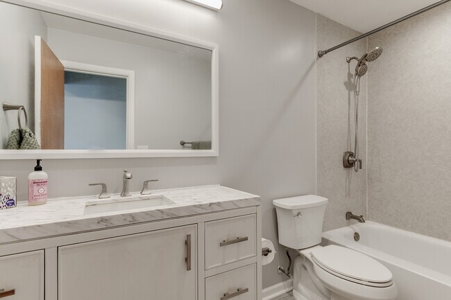 Building Photo - 1311 E Euclid Ave