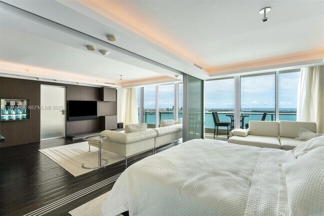 Building Photo - 1331 Brickell Bay Dr