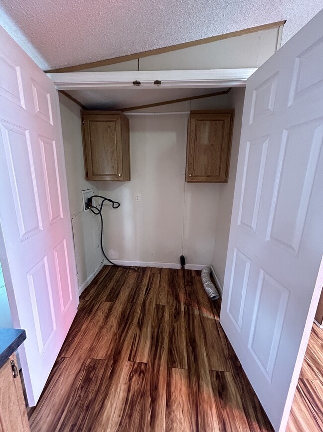 Building Photo - 217 Tyler St