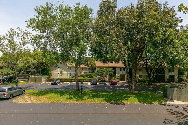 Building Photo - 717 Gardens Dr