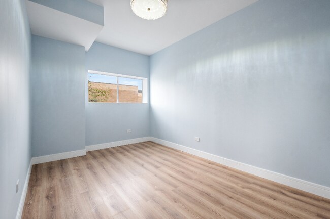 Building Photo - 9865 W Roosevelt Rd