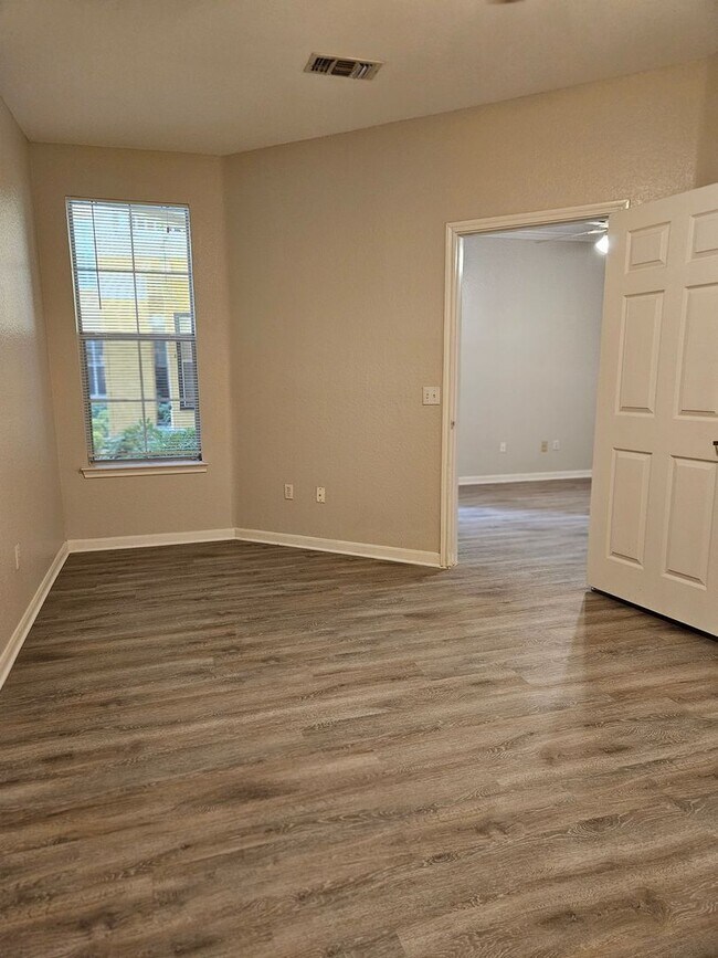 Building Photo - Available now 2bed 2bath Downtown Orlando ...