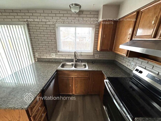 Building Photo - 4946 E 109th Ct