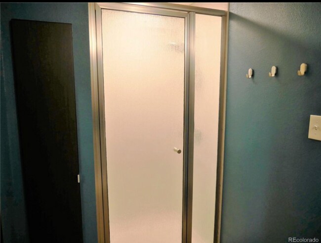 Building Photo - 516 Elmira St