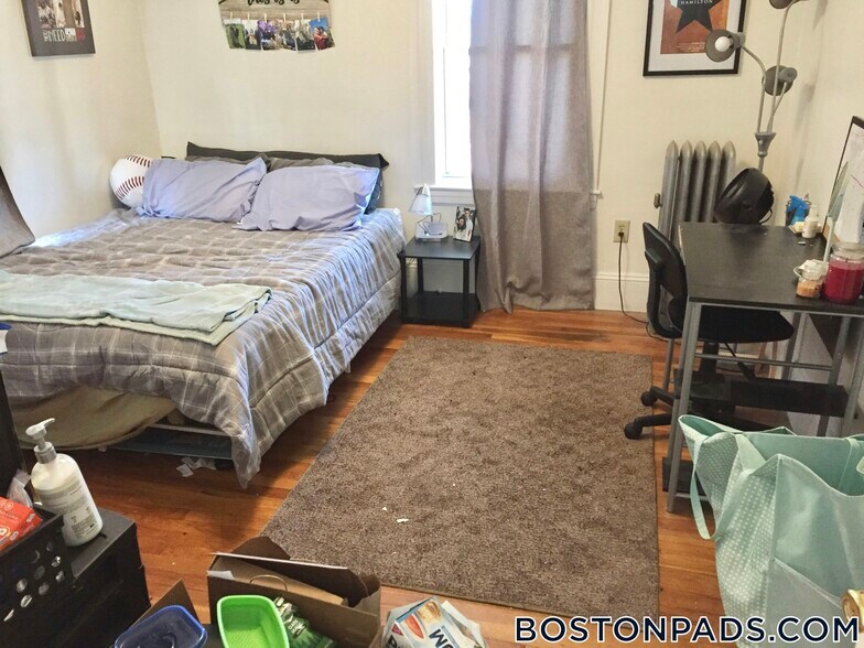 Building Photo - 185 Hillside St