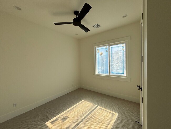 Building Photo - Brand New 4 bed 3 bath home in Desert Canyons